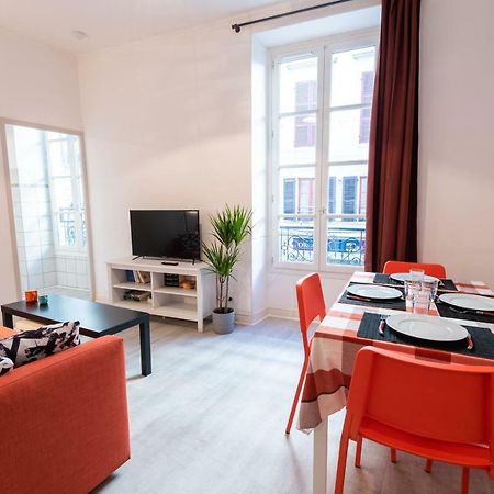 Appartement Coeur De Ville - Wifi - Lave-Seche Linge Pau Exteriör bild